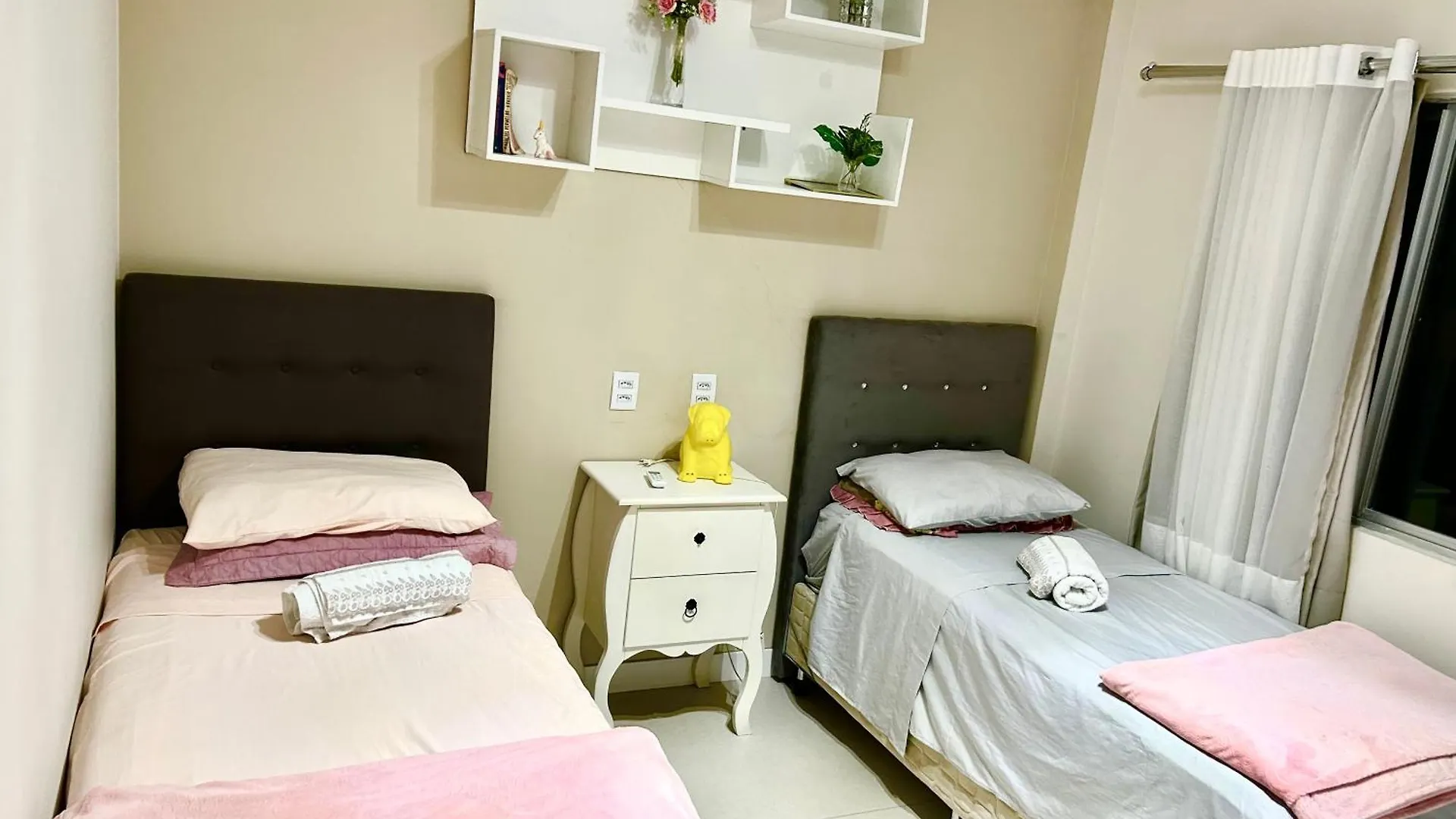 Beira Da Praia, 2 Pessoas, Economico, Basico E Confortavel Balneário Camboriú Privatunterkunft