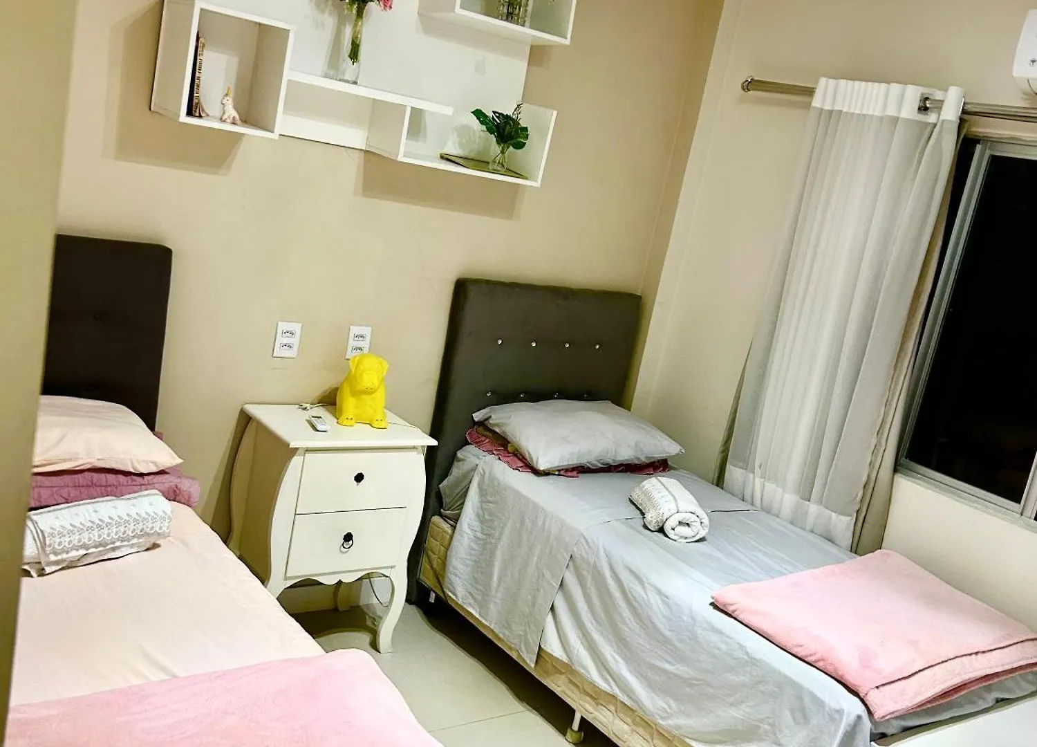 Beira Da Praia, 2 Pessoas, Economico, Basico E Confortavel Balneário Camboriú Brasilien