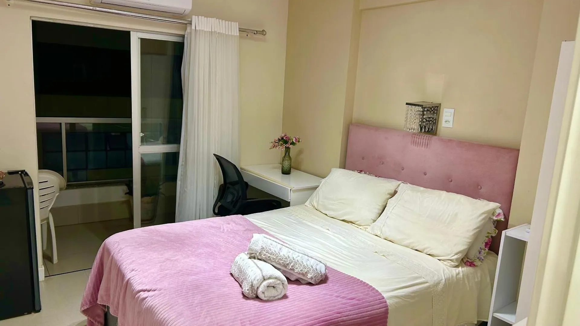 Beira Da Praia, 2 Pessoas, Economico, Basico E Confortavel Balneário Camboriú
